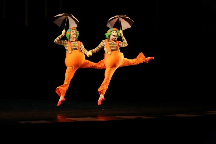 Tweedledum & Tweedledee - Robert McMillan, Rian Thompson